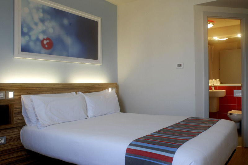 Travelodge Croydon Central מראה חיצוני תמונה