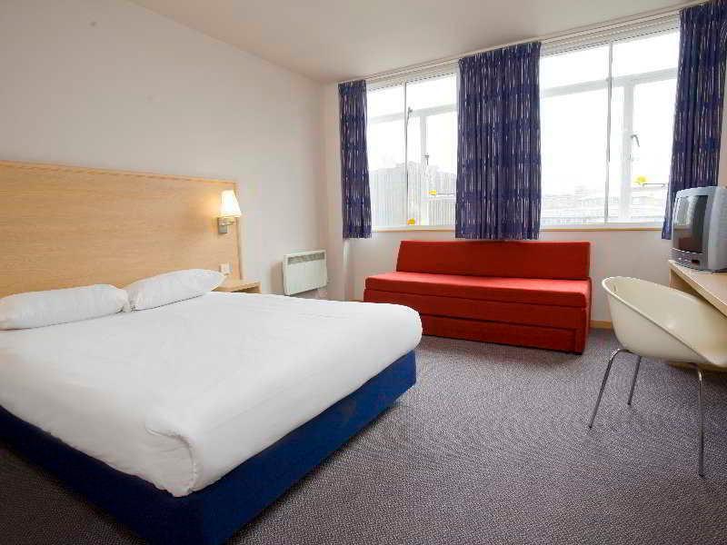Travelodge Croydon Central מראה חיצוני תמונה