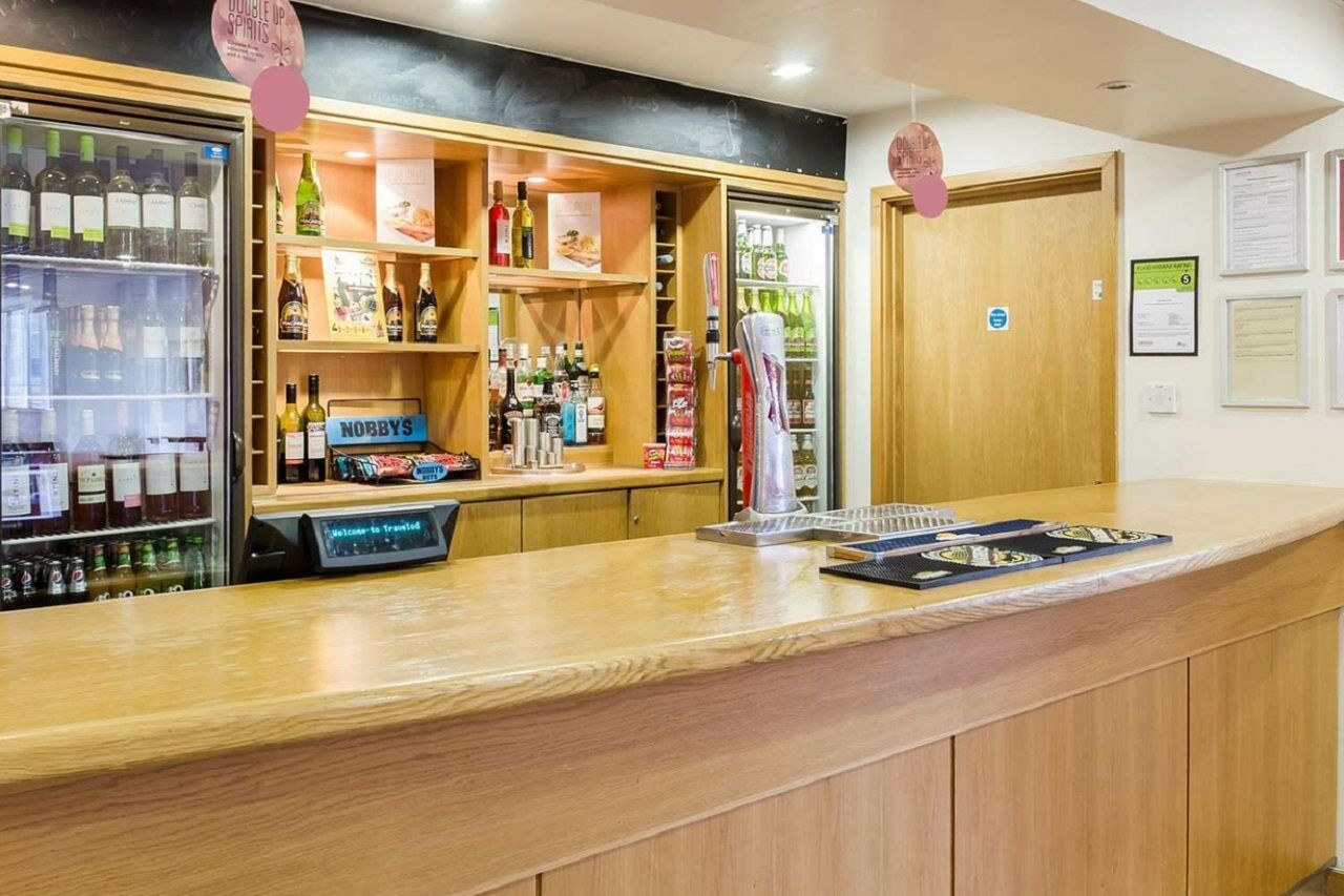 Travelodge Croydon Central מראה חיצוני תמונה
