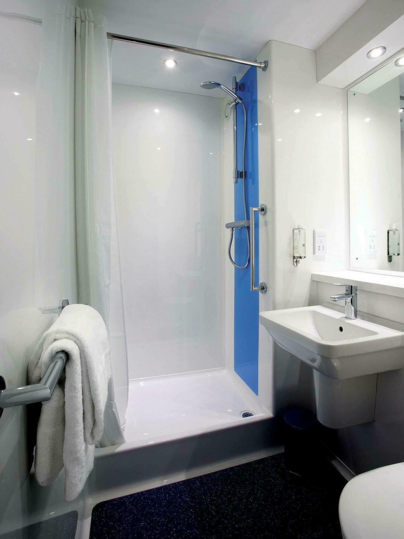 Travelodge Croydon Central מראה חיצוני תמונה
